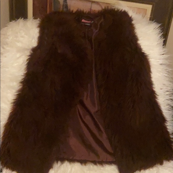 A vest - Picture 2 of 3